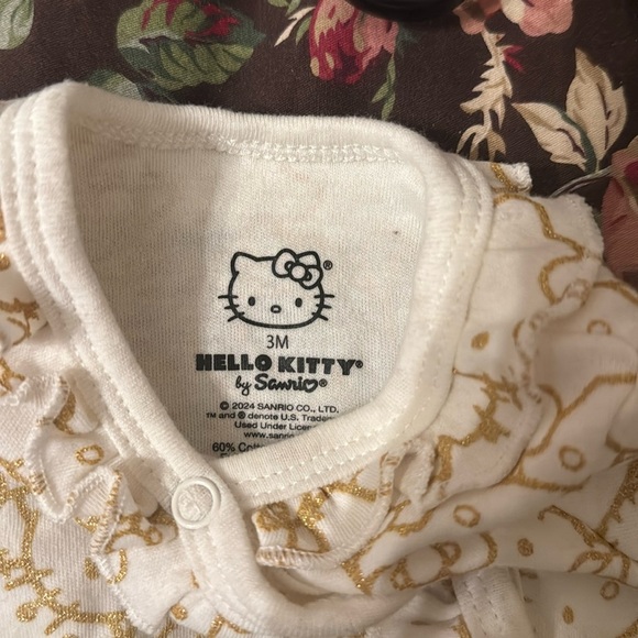 3 Month old Hello kitty Outfit for baby girl For Sale - Picture 3 of 7